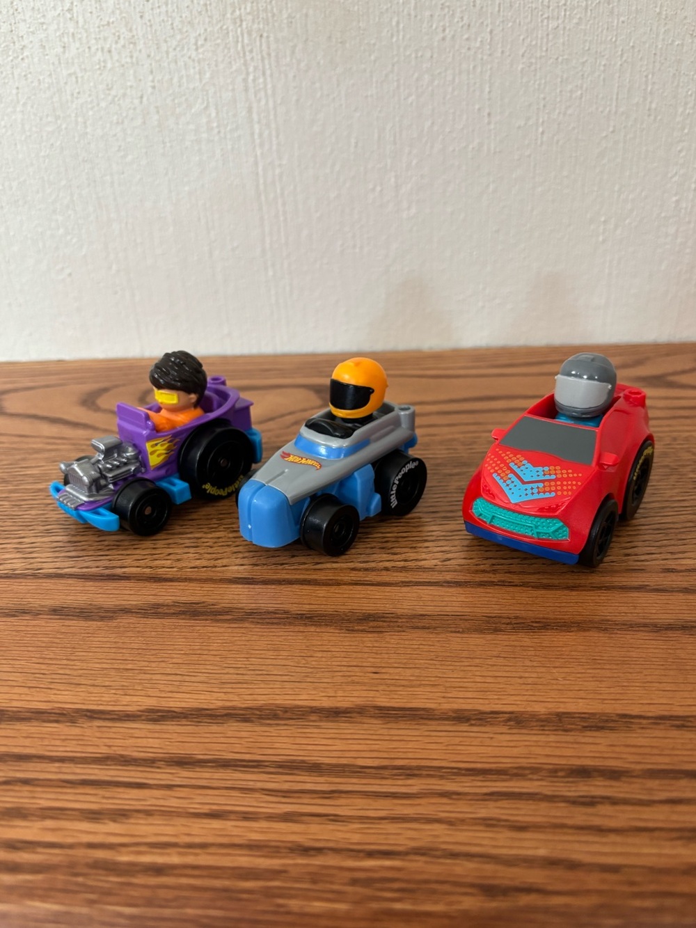 Mattel Little People Wheelies 2019 Hot Rod GMJ23 Super Racer GMJ20 Hot Wheels